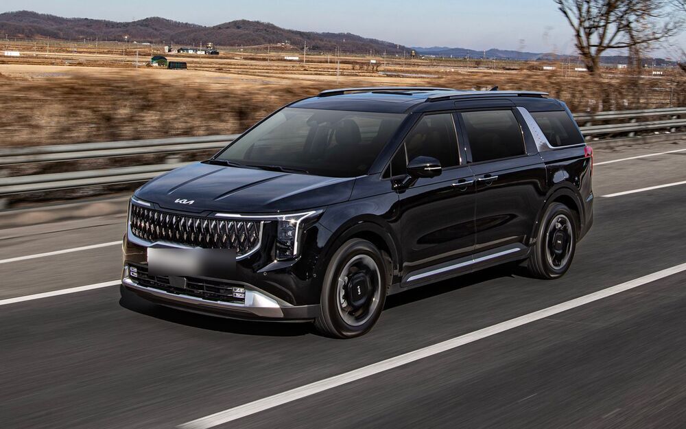 Black Kia Carnival 7 seater maxi cab in Sydney